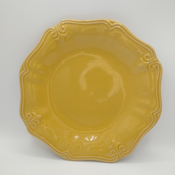 Home Accents Dining Home Accents Luca Gold Embossed Scroll Scalloped Edge Dinner Plates Set